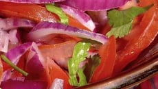 Salade indienne aux oignons rouges