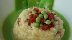 Risotto au chorizo et son velouté de pois gourmands