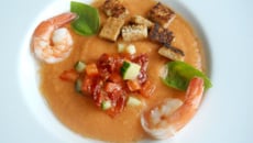 Gaspacho aux crevettes, croûtons au miel