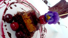 Foie gras poêlé et laqué Gavottes et amandes Banyuls et chocolat noir de Benoît Nihant