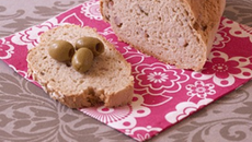 Pain aux lardons, olives et flocons d'avoine