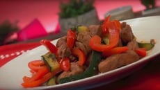 Porc sauté aux poivrons et aux courgettes