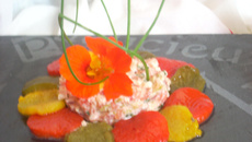 Carpaccio de poivrons et son tartare de tomate au chevre