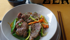 Filet de bœuf et légumes croquants au wok