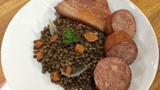 Lentilles façon petit salé à la saucisse de Morteau