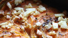 Tian courgette jaune et patate douce, féta et herbes fraîches