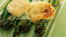 Asperges rôties aux cabécous du Périgord