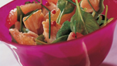 Salade de truite aux pousses d'épinard et pamplemousse rose