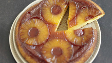Gâteau original aux ananas caramélisés