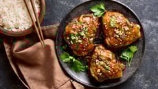 Cuisses de poulet au miel et sésame