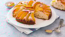 Le gâteau renversé, pêche et polenta