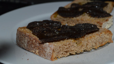 Tartine à la truffe et son pain de campagne