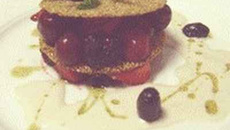 Craquelin de sésame aux fruits rouges aux olives noires confites, et huile olive à la vanille de Tahiti