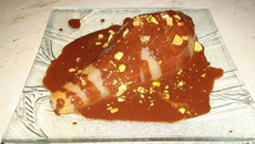 Poire au coulis de chocolat