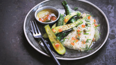 Courgettes rôties, merlan et sauce vierge