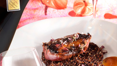 Pigeon mariné aux épices, quiona au beurre noisette avec un champagne de vigneron millésimé