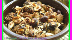 Crumble aux pêches de vigne, farine de châtaigne, noisettes...