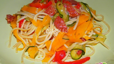 Spaghetti au chorizo et tagliatelles de légumes