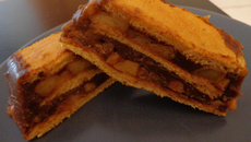 Buche praliné au pain d'épices et pommes caramélisées