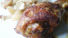 Pilons de poulet asiatiques et son wok de chou blanc