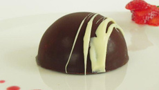 Coque en chocolat et son cœur mystère