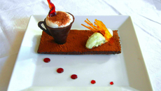 Tasse chocolatée aux bulles de thé vert, biscuit à la noisette,glace au thé vert