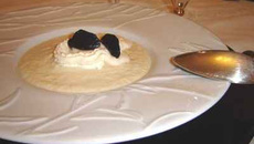 Soupe de racines en capuccino de truffes