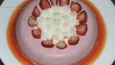 Bavarois aux fraises sans biscuit mais avec chantilly