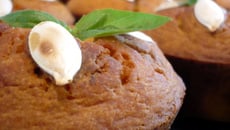 Muffins au potiron et noisettes croquantes au cœur de mozzarella