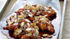 Poulet sucré au miel et amandes