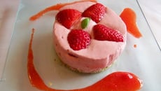 Entremet fraise basilic ! car enfin il fait beau et les fraises sont la!