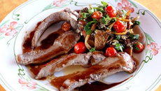 Aiguillettes de canard aux chanterelles sauce au porto