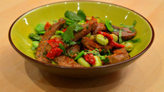 Salade tiède d'agneau aux fèves