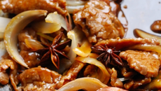 Bœuf aux oignons et à la badiane