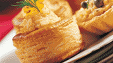 Petits fours farcis à la truite fumée, vodka et poivre vert