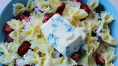 Farfalles à la ricotta et à la crème de fruits secs