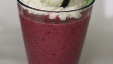 Smoothie aux fruits rouges
