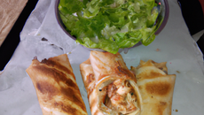 Feuilletés coco, émincés de poulet grillé