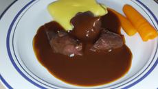 Kangourou sauce grand veneur