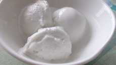 Glace onctueuse à la violette