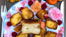 Pain perdu aux biscuits roses de Reims, fruits d'automne et crémeux champenois