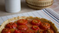 Tarte à la tomate et à la fourme d'Ambert