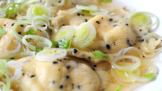 Ravioles de crevettes et son bouillon de crustacés Ariaké