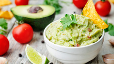 Guacamole aux tomates, oignons et coriandre