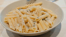 Penne sauce roquefort vodka