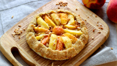 Petites tartes rustiques pêches et amandes