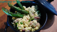 Œufs brouillés aux asperges et au bacon