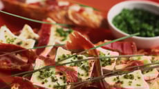 Tartines au Mini Caprice et à la tomate