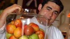 Ventre de thon de St Jean de Luz condimenté à l'estragon citron et poivre Sichuan, Corne de bœuf et poivrons rouges grillés, Boudin liquide lait de coco curry et galanga