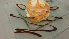 Mille-feuilles de crevettes et mousse de surimi